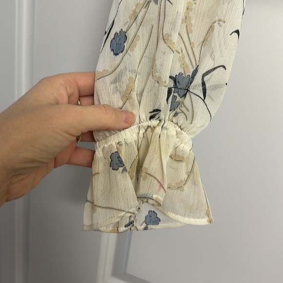 Floral Smocked top - Picture 4 of 7